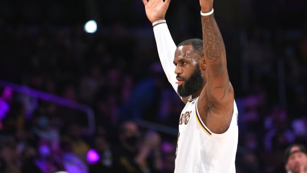 lebron james crowd 12-12 usa today
